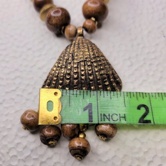 Wooden Round Beads with Shell Shape Pendant Necklace and Earrings Set - Picture 7 of 11